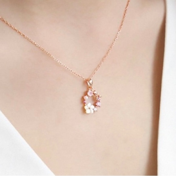 Shoot The Moon Tiny Rose Gold Wreath Necklace - Picture 4 of 7